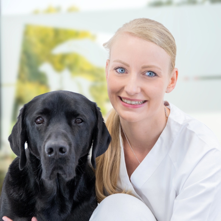 Dr. Nadine Haase